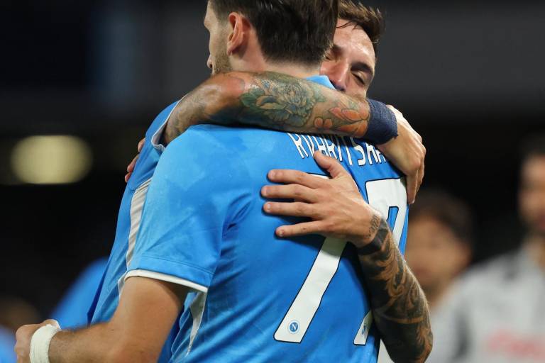 Napoli se afianza en la cima de la Serie A tras vencer al Monza