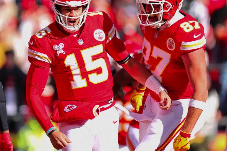 Chiefs vencen a Texans y se acercan al primer lugar de la AFC