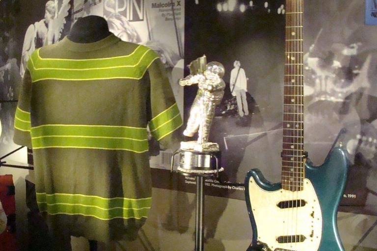 Subastan guitarra de Kurt Cobain, de Nirvana, en Nueva York