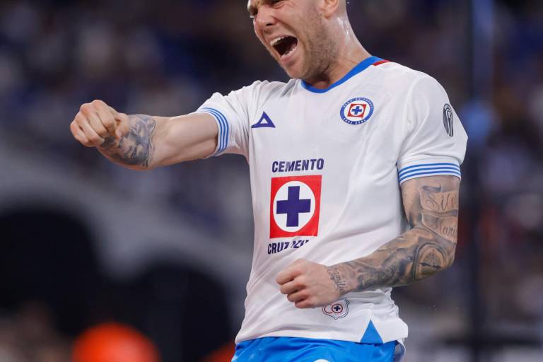 Cruz Azul humilla a Rayados en Monterrey