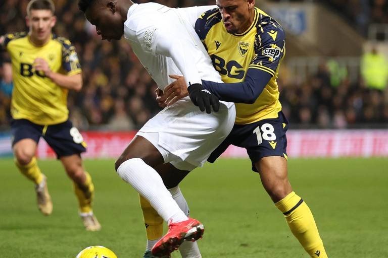 Arsenal goleó a Oxford United y chocará con Manchester City en la cuarta ronda