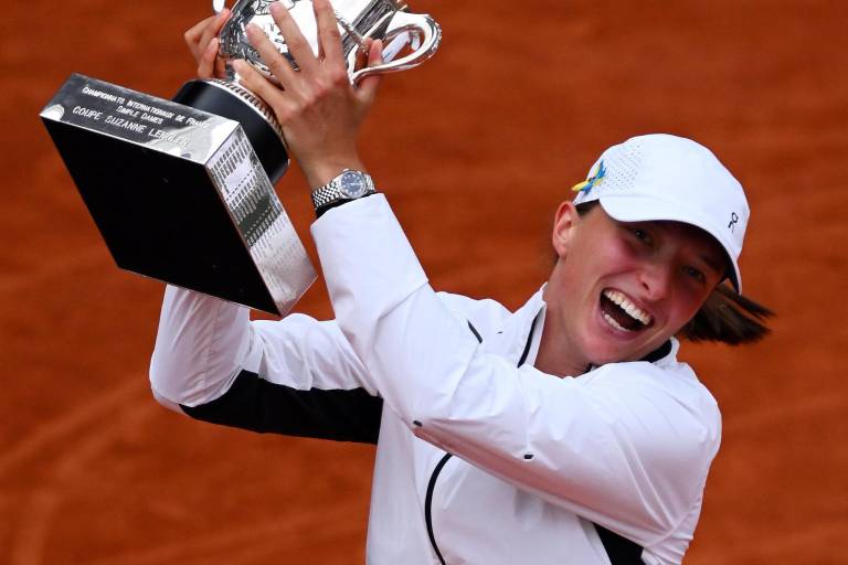 Swiatek frena a Muchova para ganar Roland Garros