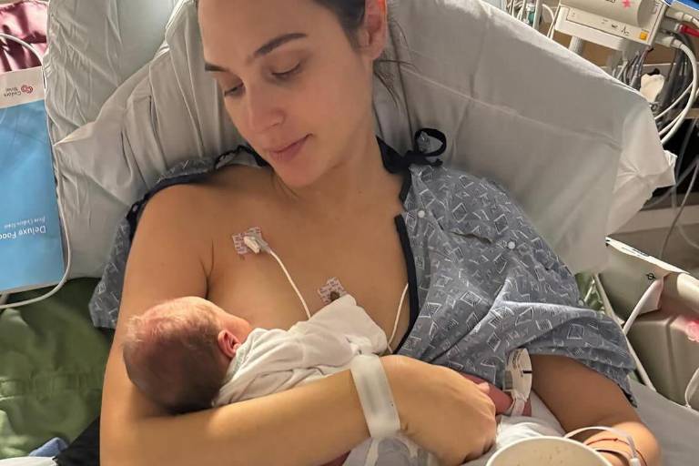 Revela Gal Gadot que enfrentó una cirugía cerebral durante su embarazo