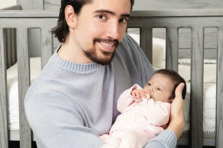 Alex Fernández lanza tema en honor a su hija