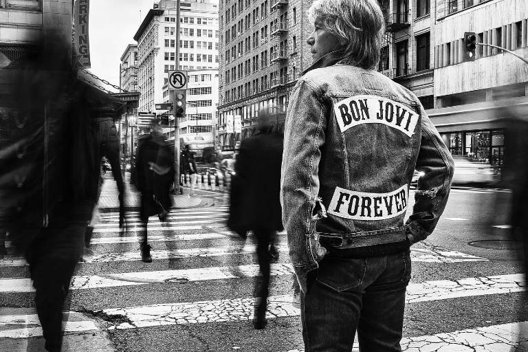 Celebra Bon Jovi 40 años en la música con ‘Forever’