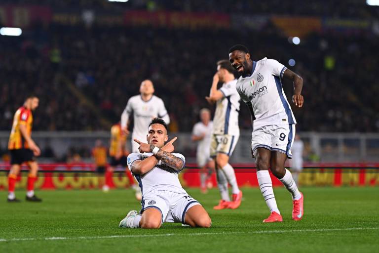 Inter golea al Lecce y se mantiene a la caza del Napoli