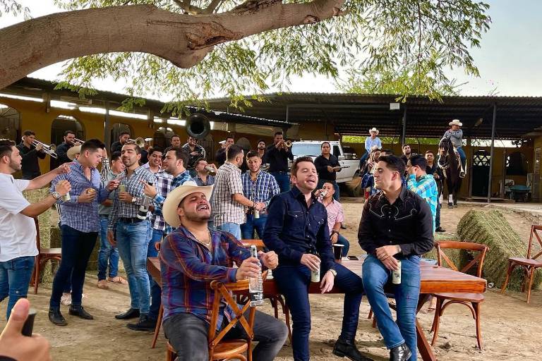 Banda La Adictiva graba en Mazatlán video de ‘Ya solo eres mi ex’,