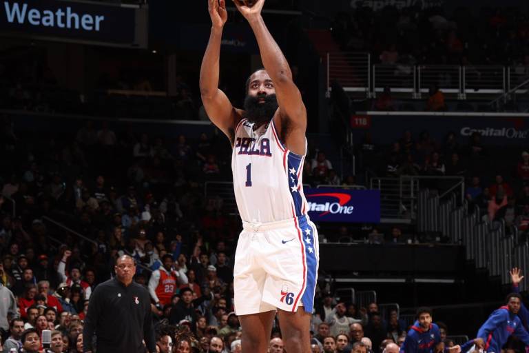 James Harden lleva a los Sixers a su cuarto triunfo de la temporada