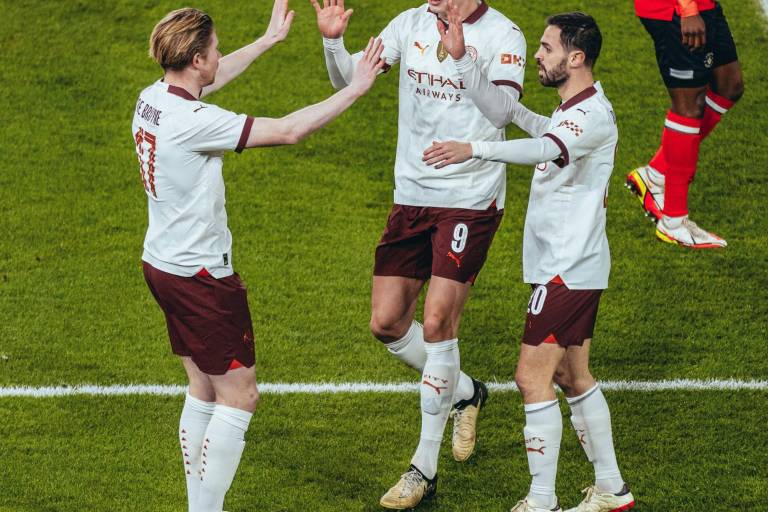 Con cinco goles de Haaland, el City vence 6-2 en Luton y avanza a cuartos de Copa