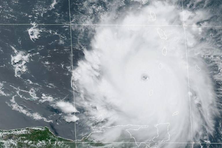 ‘Beryl’ se intensifica a huracán categoría 5; podría impactar dos veces en México advierte Conagua