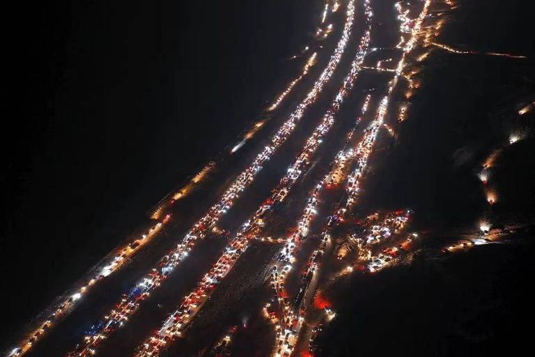 Sirios celebran el fin del medio siglo de gobierno de la familia Assad