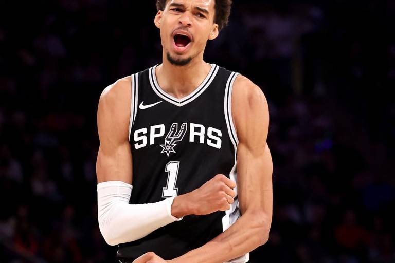Los Knicks se sobreponen a 42 puntos de Wembanyama para doblegar a los Spurs en Navidad