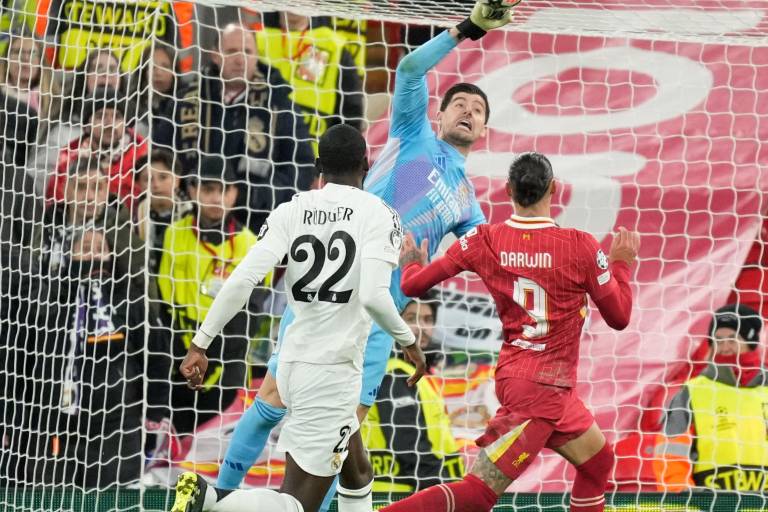 Liverpool derrota al Real Madrid en la Champions League y le complica la clasificación