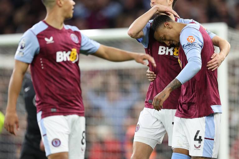 Aston Villa recupera el cuarto puesto en su pugna con el Tottenham