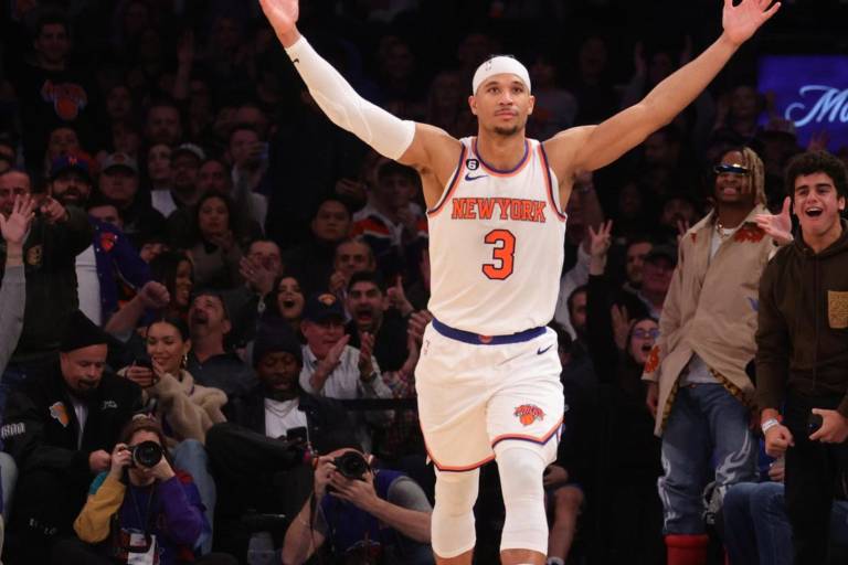 Los Knicks toman ventaja y los Sixers sufren por Joel Embiid