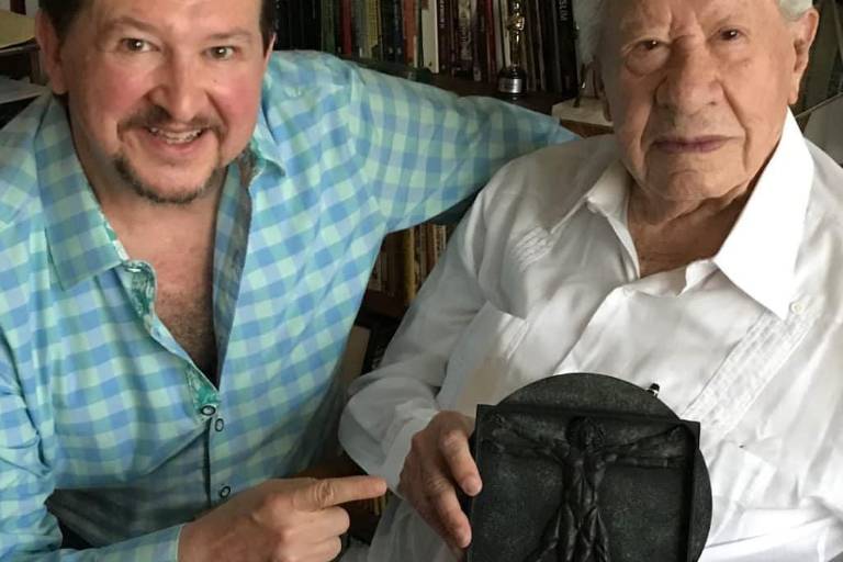 Sale Ignacio López Tarso del hospital, luego de estar internado por neumonía