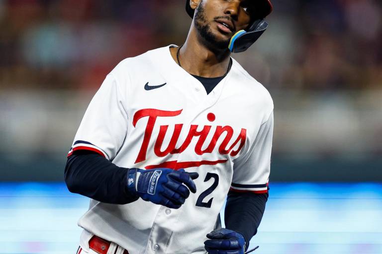 Piratas adquieren al jardinero Michael A. Taylor