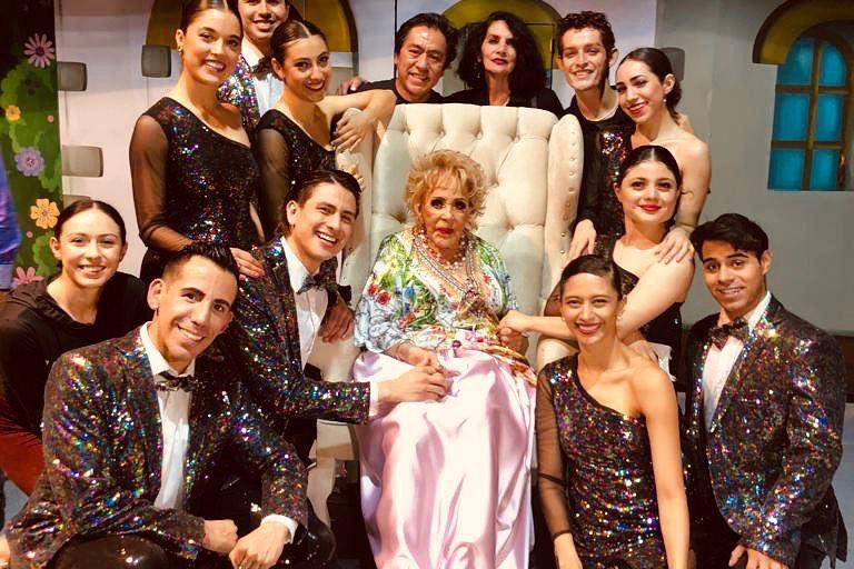 Silvia Pinal vuelve al teatro tras incidente y polémica por su salud