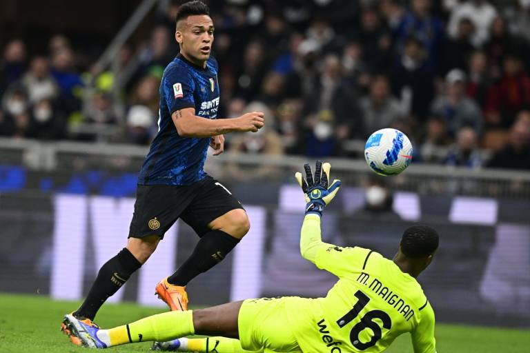 Con un gran Lautaro Martínez, Inter aplastó a Milan y es finalista de la Copa Italia