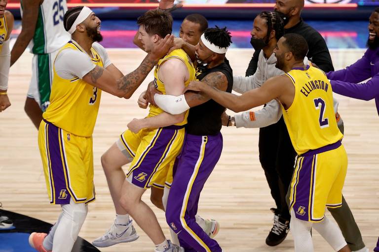 Austin Reaves le da la victoria a Los Ángeles Lakers ante Dallas Mavericks en un final memorable