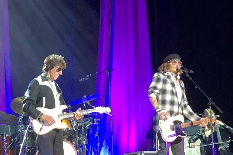 Johnny Depp tocó y cantó clásicos del rock mientras espera la sentencia del juicio con Amber Heard