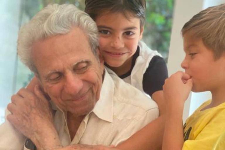 Shakira dedica emotivo mensaje a su papá, que se encuentra hospitalizado