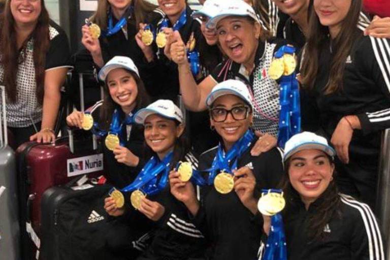 Equipo mexicano de natación artística sostiene a su regreso que no fue apoyado por el Gobierno Federal