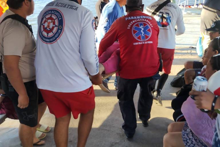 Salen lesionados tres turistas tras ser derribados por caballos en la Isla de la Piedra