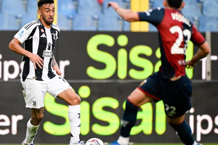 Juventus vence 0-3 al Genoa de Johan Vásquez y toma la cima en la Serie A