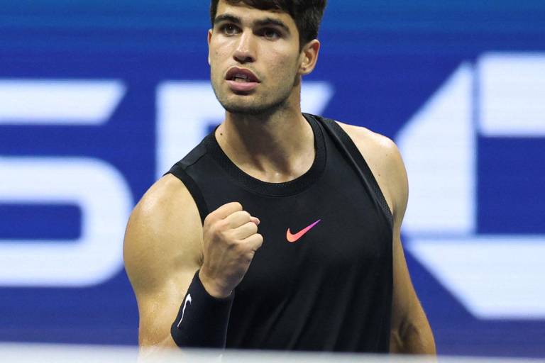 Carlos Alcaraz sufrió, pero salió victorioso en su debut en el US Open