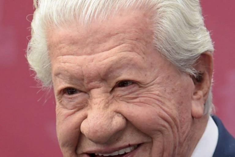 Ignacio López Tarso permanece hospitalizado, pero presenta gran mejoría