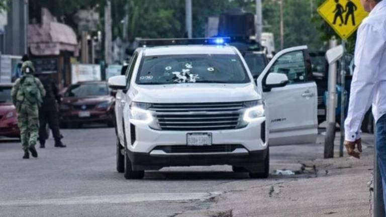 Unidad de la SSPyTM dañada por impactos de proyectil tras la persecución en la colonia Terranova.