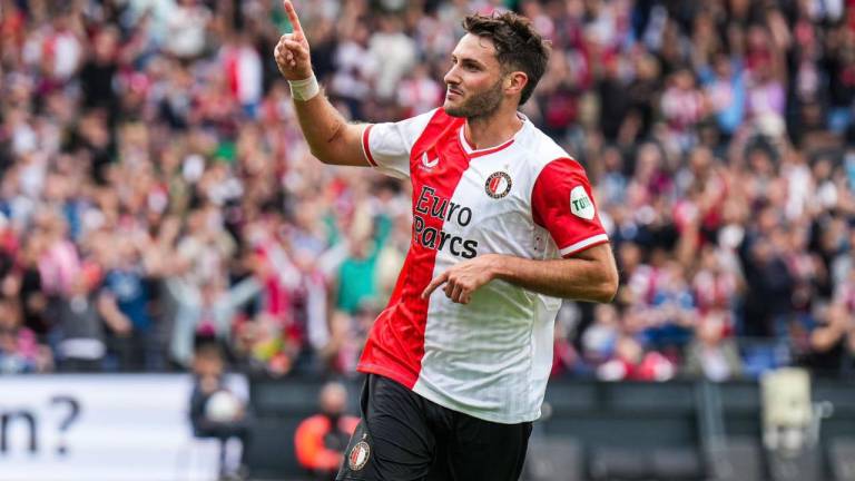 Santiago Giménez en celebración de gol con Feyenoord.