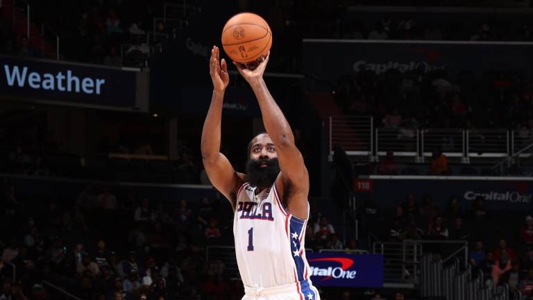 James Harden llevó a los Sixers a la marca de .500 en ganados y perdidos.