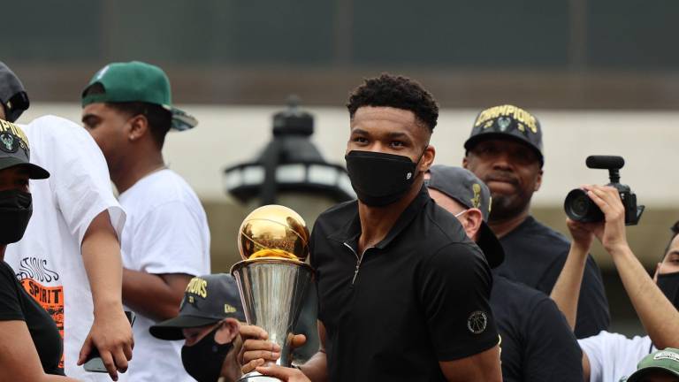 Milwaukee Bucks realiza su desfile de campeón de la NBA