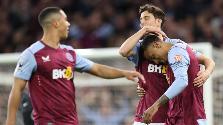 Aston Villa recupera el cuarto puesto en su pugna con el Tottenham