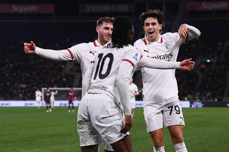 Milán cae ante el Bologna y complica sus opciones europeas; Santiago Giménez da asistencia