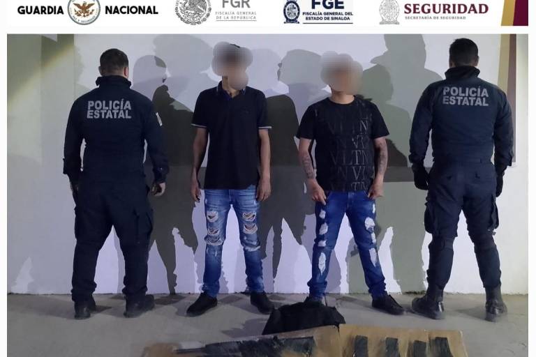 Detienen un vehículo y capturan a dos civiles en posesión de un arma de fuego en Culiacán