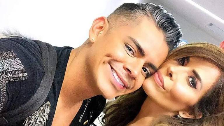 Alex Peimbert, diseñador de modas, con Gloria Trevi.