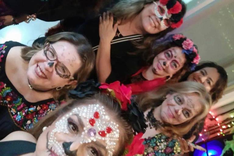 Viven Noche de Catrinas ex alumnas del Colegio Montferrant