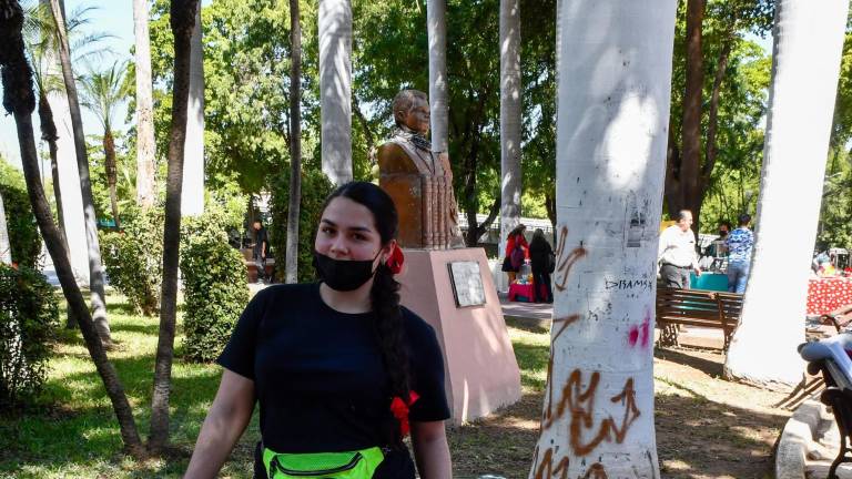 Alrededor de 40 artesanos exponen artículos de higiene personal, antojitos y platillos regionales, bisutería artesanal, artículos de belleza, accesorios para el hogar y más.