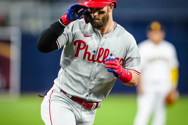 Filis pegan primero en la SCLN detrás de dos jonrones y dominante apertura de Zack Wheeler