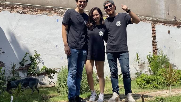 José Daniel Moreno, Tiffany Orozco, y Sergio Carega integran el grupo El Mango Escalada.