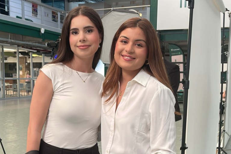 Realizan alumnos de Tecmilenio la firma de sus títulos universitarios
