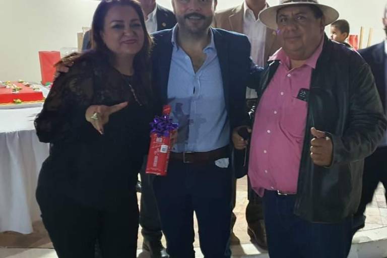 Ingenieros brindan por el Año Nuevo