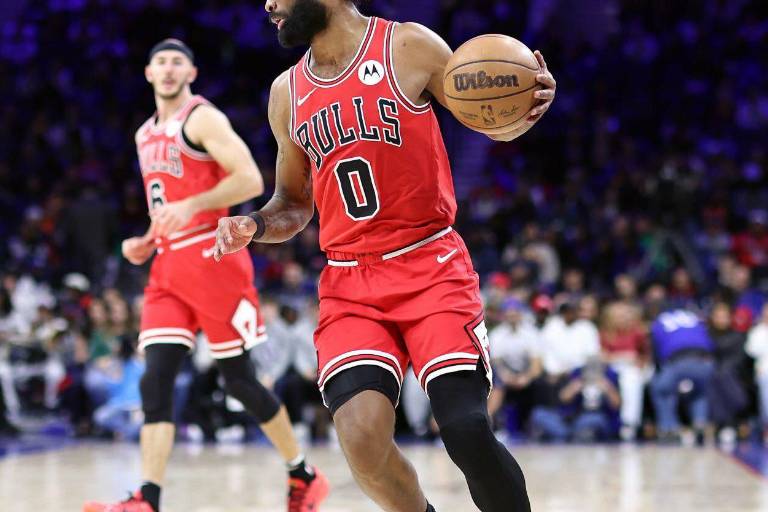 Coby White anota 24 por Bulls, que cortan racha de 6 triunfos de 76ers