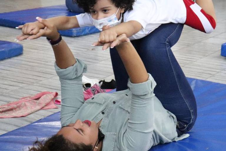 Alumnos de preescolar del ICO conviven con sus papás jugando