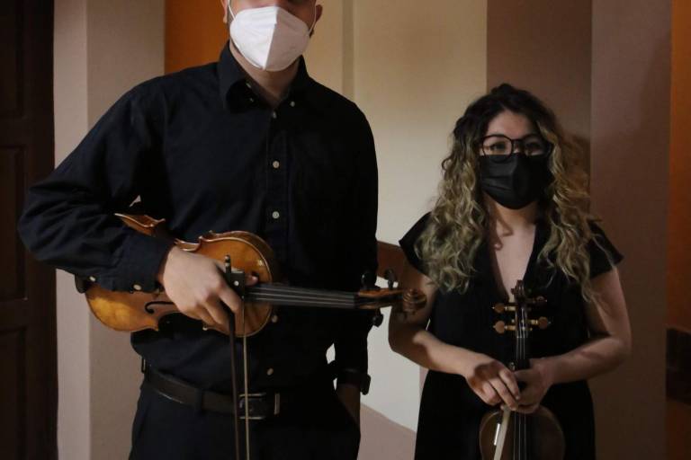 Llenan de romanticismo músicos mazatlecos a Casa Haas