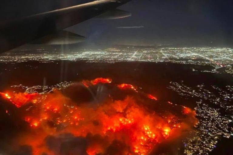 Incendios en California se salen de control y hacen que más de 30 mil residentes lo dejen todo