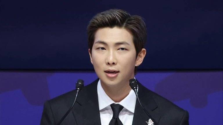 RM de BTS dio el discurso de apertura en la Cumbre APEC, en Corea.